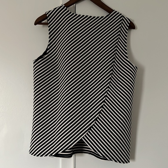 Banana Republic sleeveless top size L - Picture 2 of 6